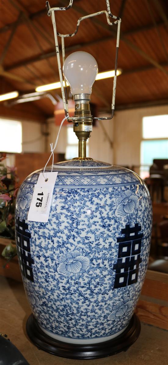 A Chinese blue and white table lamp